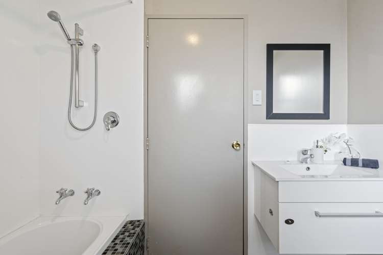 20 Adelaide Street Petone_14