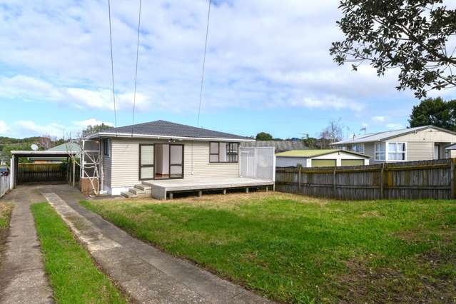Your Own Driveway - 412 m2 Freehold Land!
