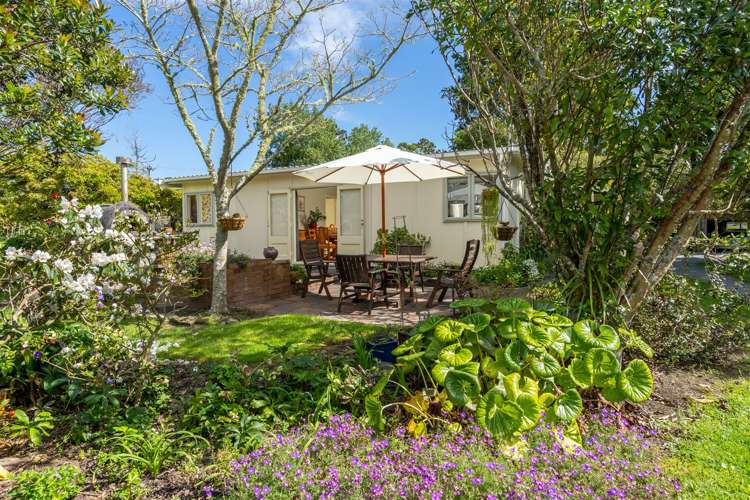 1021 Old North Road_0