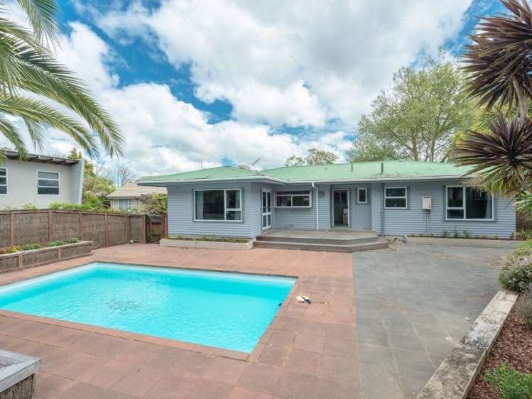 654 River Road Chartwell_13