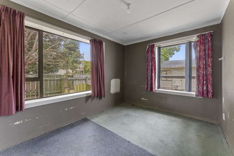 2 Gibson Crescent Naenae_16