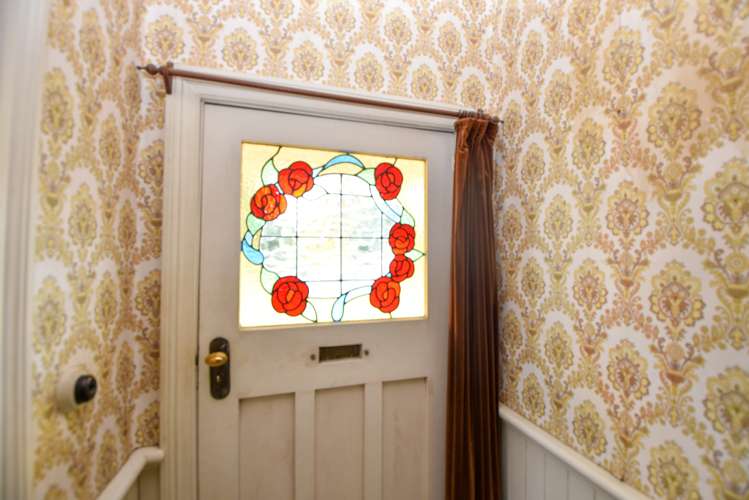 212 High Street South Carterton_13