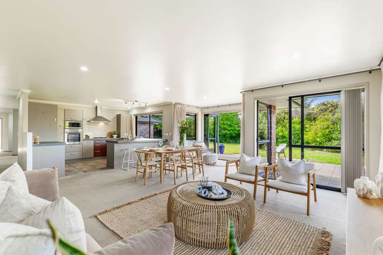 10 Grassfield Place Waimauku_13