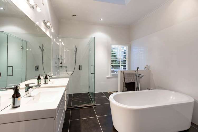 71 Beach Road Mellons Bay_7