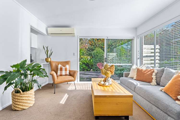 2/2 Vari Place Bayview_1