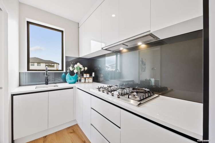 16 Headsail Drive Long Bay_13