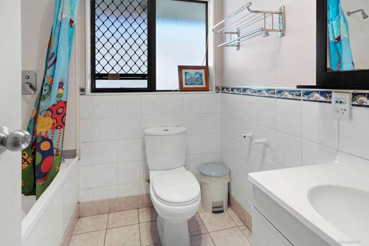 1 Eroni Clarke Close Flat Bush_12