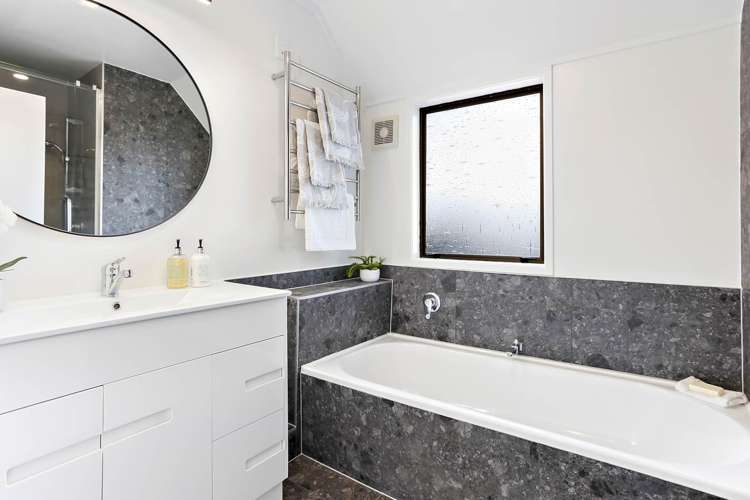 6 Springwood Place Mount Eden_11