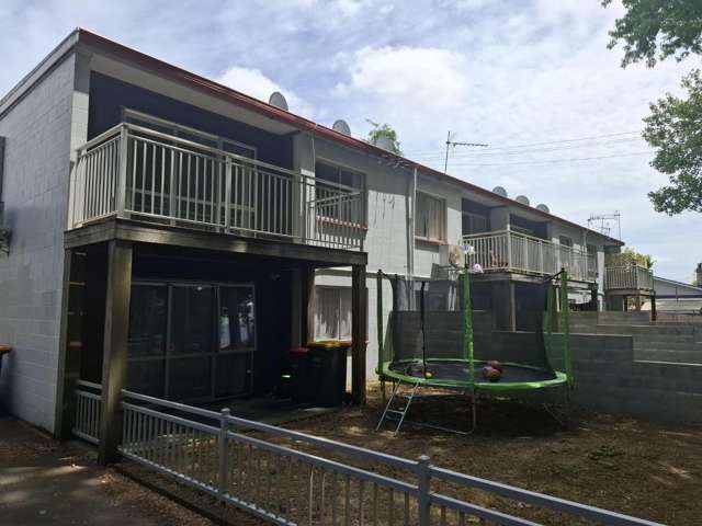 2/5 Kitchener Street 1055_1