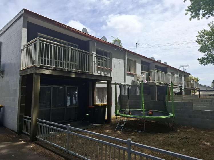 2/5 Kitchener Street 1055_1