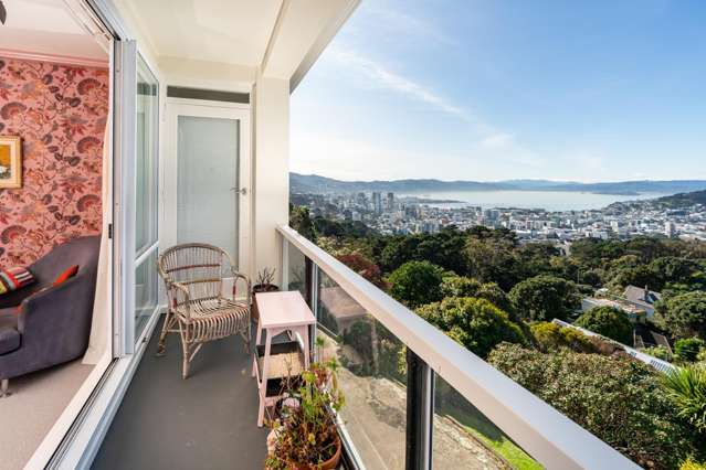 SUNNY PAD WITH SUBLIME VIEWS