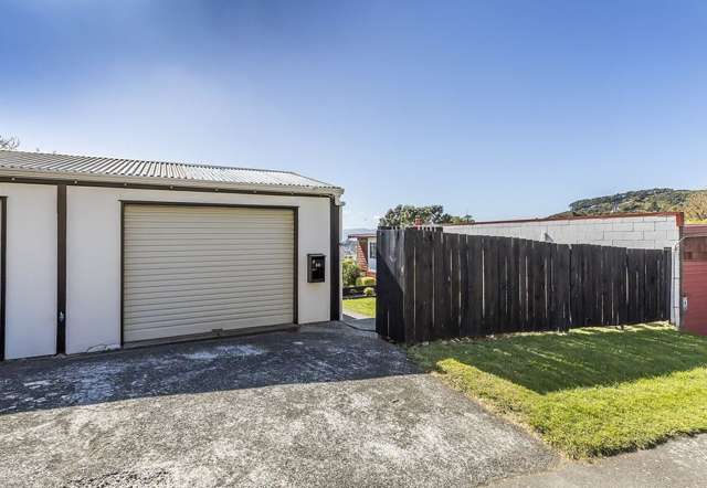 2/10 Downing Street Crofton Downs_1