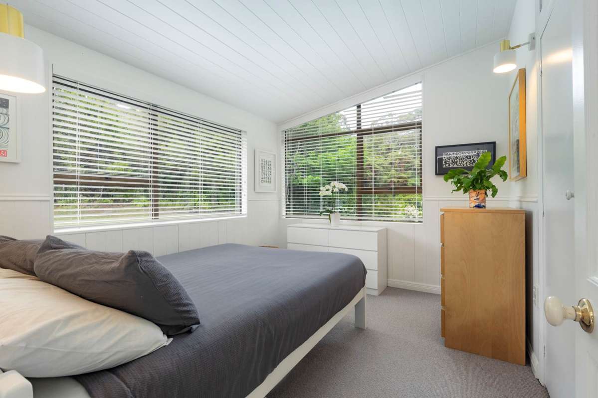 256 Piha Road_5