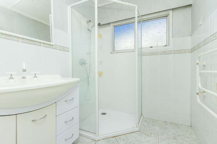 167 Beach Road Castor Bay_29