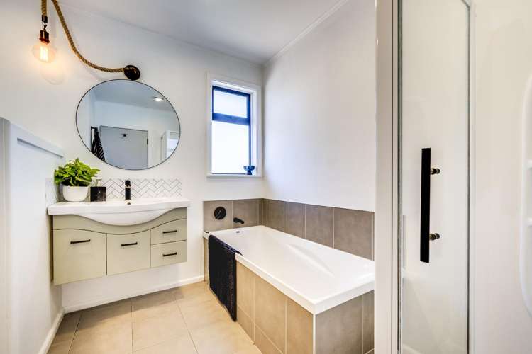 32 Menin Road Onekawa_16