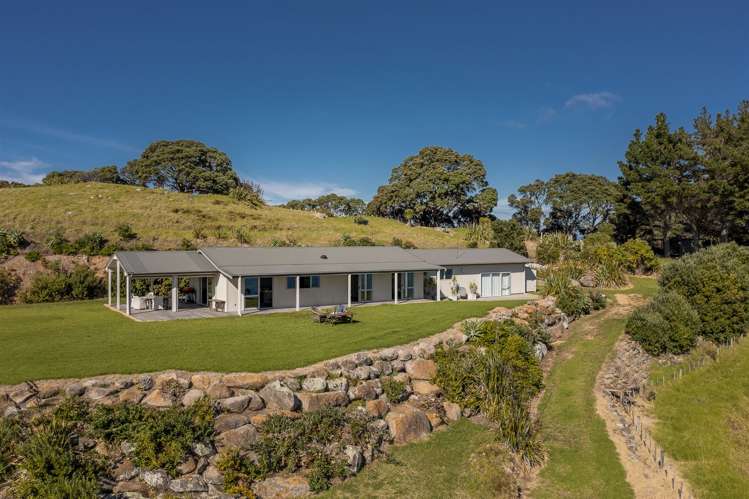 191b Pacific Ocean Slipper Island (Whakahau)_2