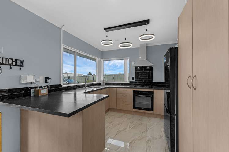 28 Robert Ross Place Clendon Park_3