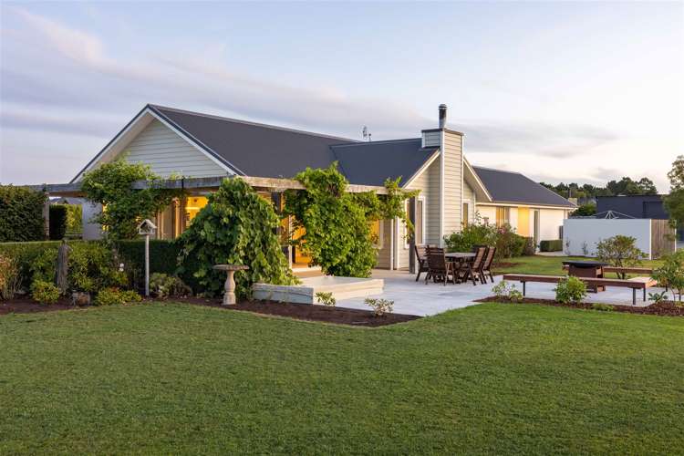 76 Carnaveron Drive Lincoln_23