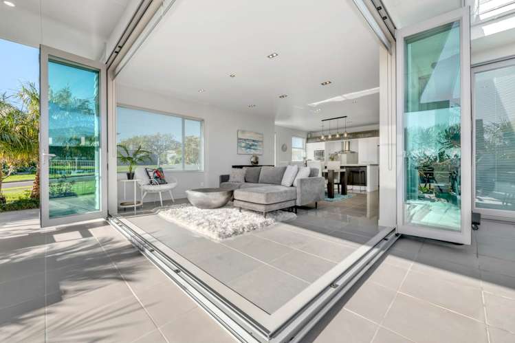 32 Intrepid Crescent Beachlands_5