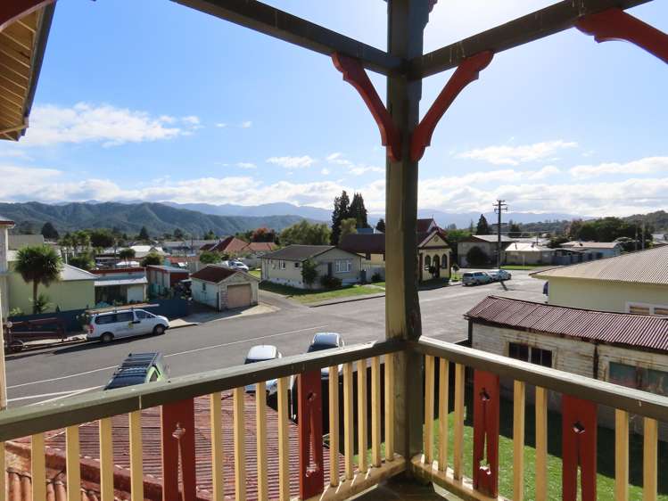 28 Broadway Reefton_14
