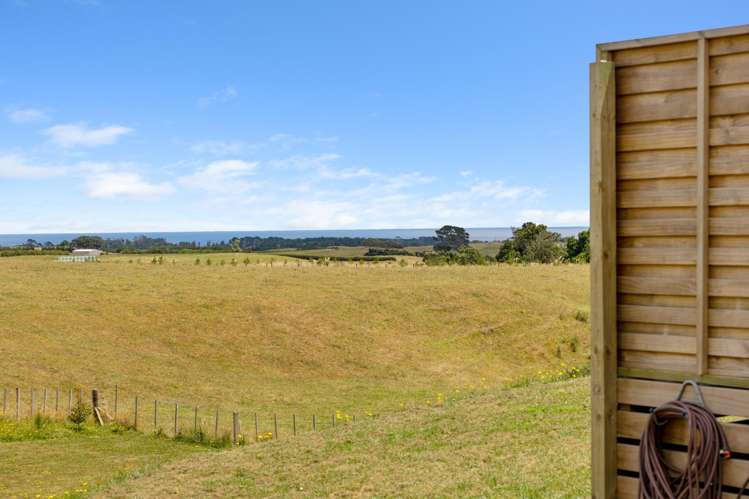 11 Leith Road Okato_32