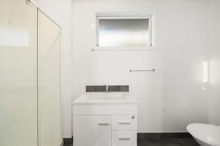 39 Clayton Avenue Otara_24