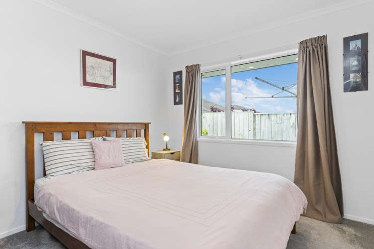 1 Benmore Crescent Pyes Pa_13