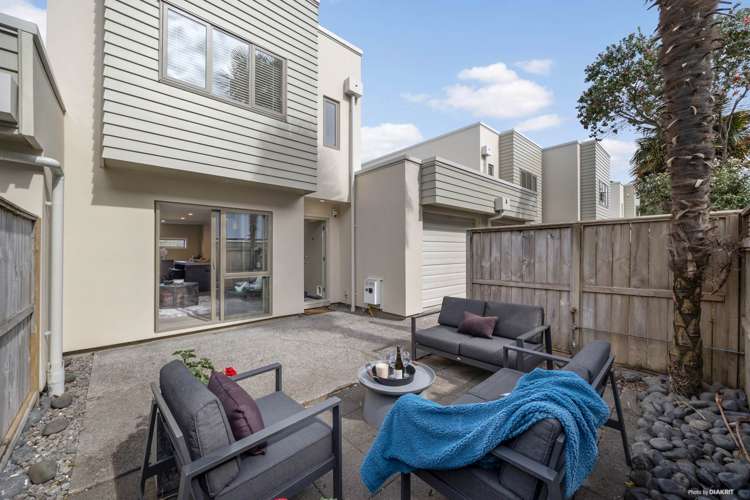 58/21 Hunters Park Drive Three Kings_1