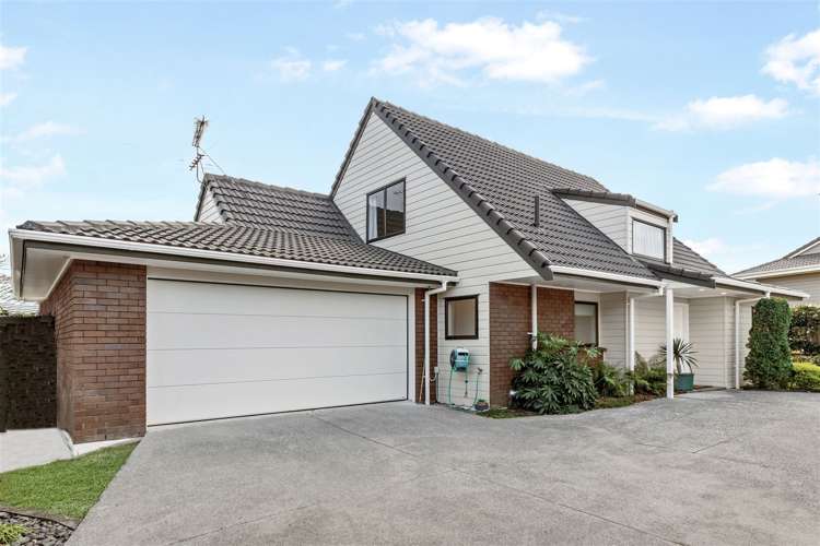 2/6 Pinewood Grove Botany Downs_18