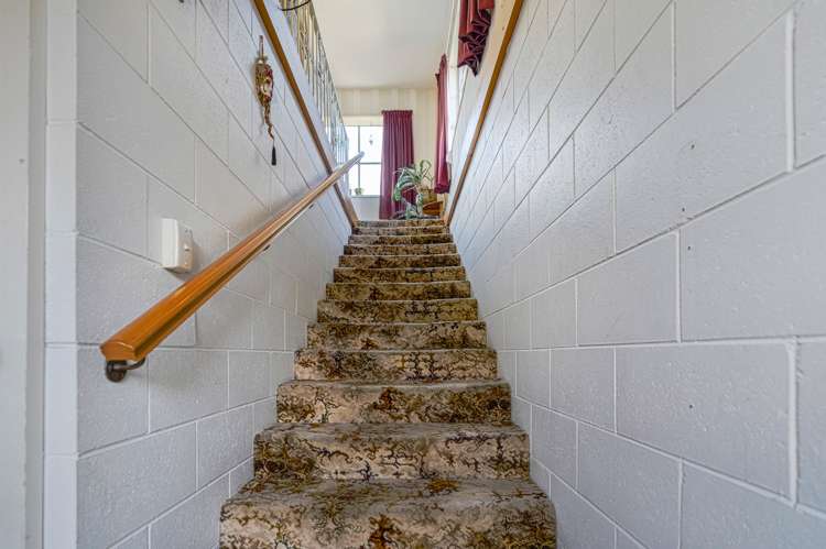 2/5 Salford Avenue Redwood_1