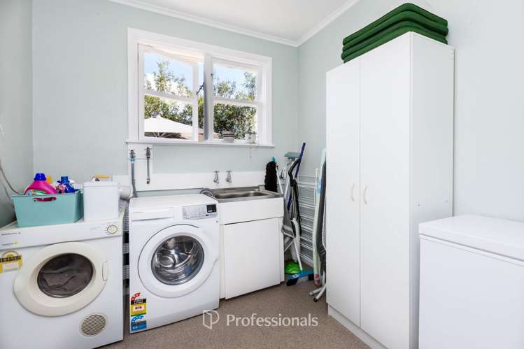 58 Heretaunga Square Silverstream_16