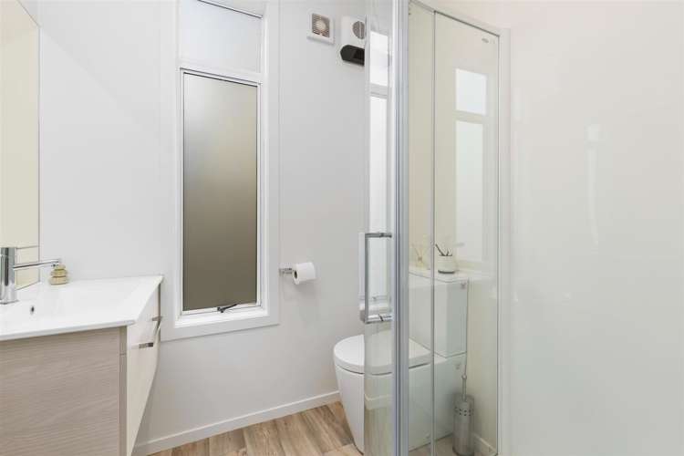 10b Mackinnon Terrace Fernhill/Sunshine Bay_9