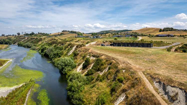 8 Riverview Drive Otane_25