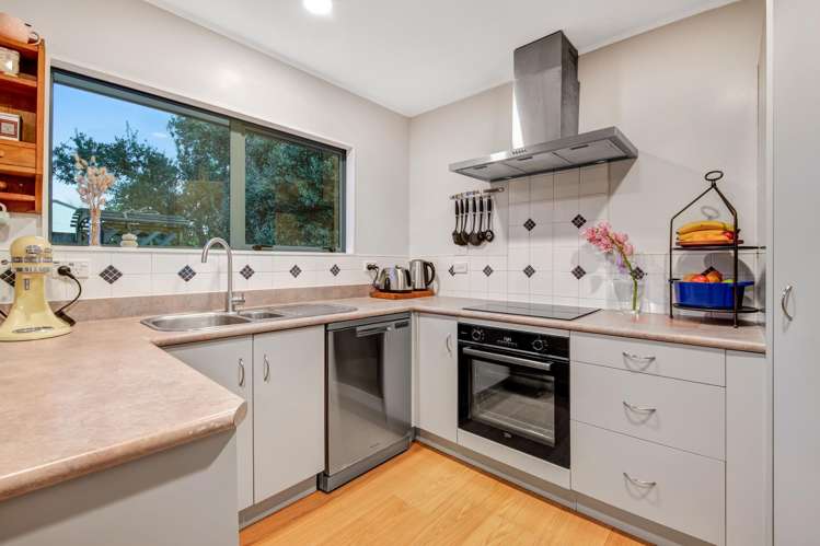 23 Jelas Road Red Beach_16