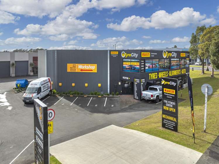 Unit 2, 3 William Pickering Drive Albany_0