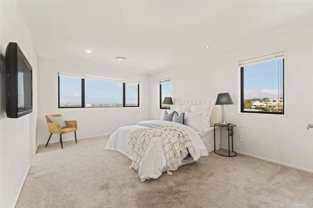 2/11A Parr Terrace Castor Bay_3