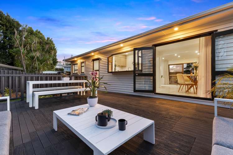 19 Highland Ave Titirangi_9