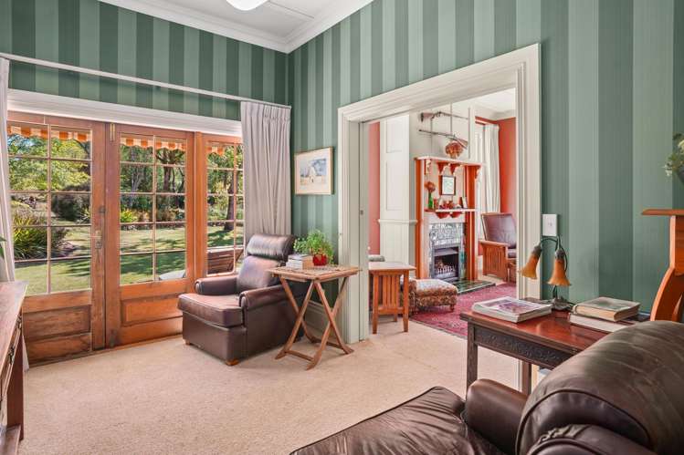 697 Leader Road East Parnassus_11