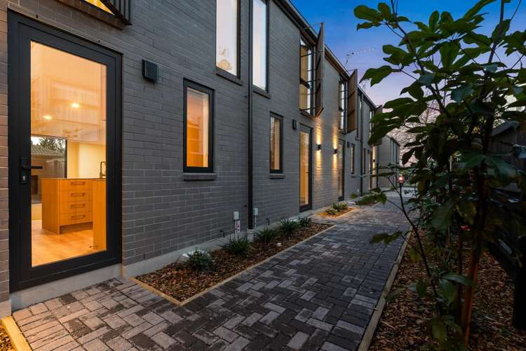 4-8/7 Grove Road Addington_13