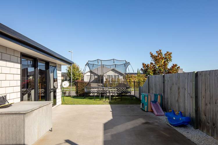 1 Hurricane Way Burleigh_18