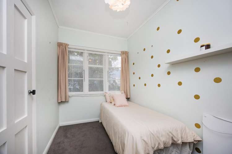 70 Savage Crescent West End_13