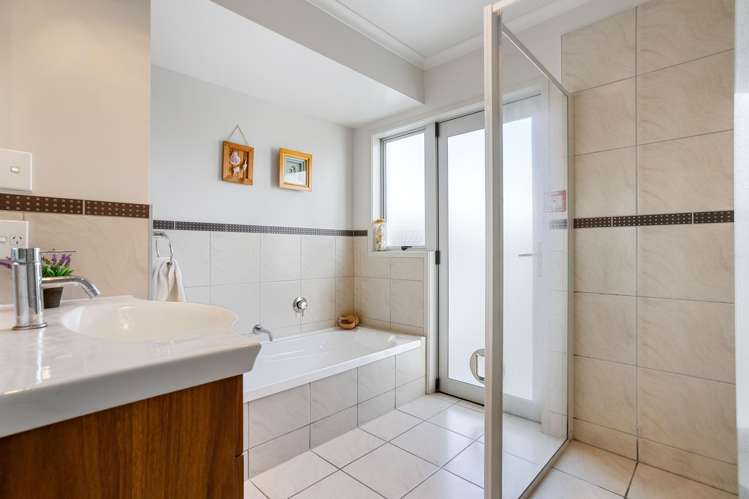 2/111 Hunt Road Whangamata_7