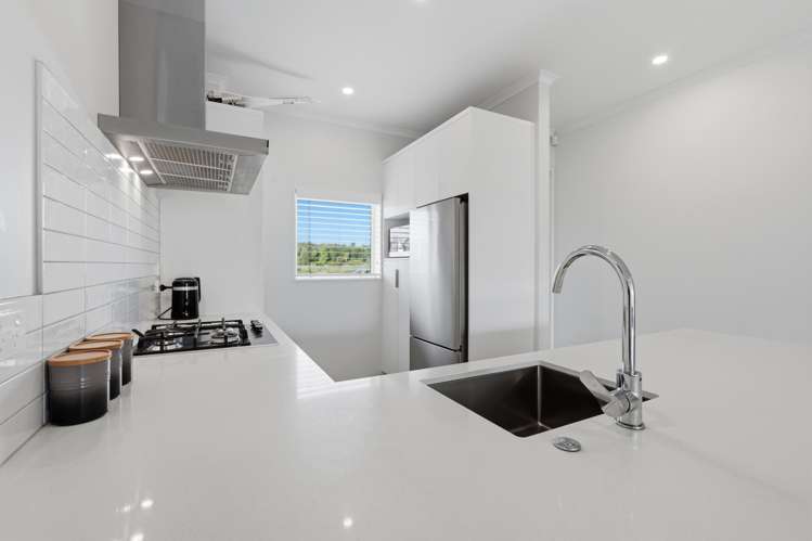 32B Taikura Avenue Red Beach_11