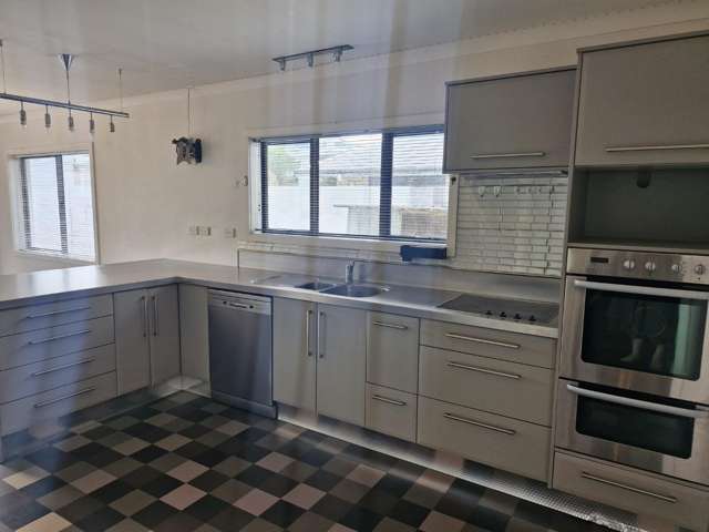 66 Ngamotu Road Spotswood_2