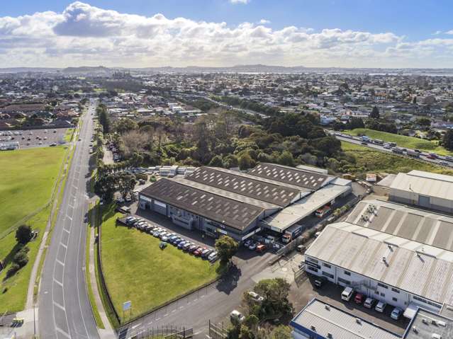 53 Tidal Road Mangere_1