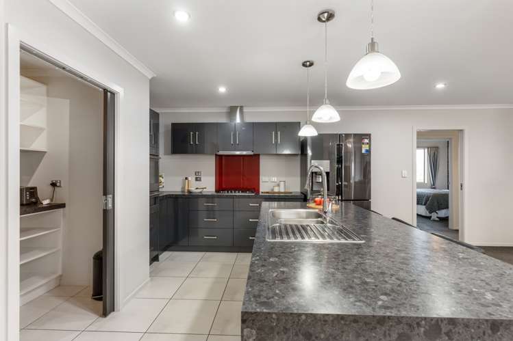19 Galea Grove Kelvin Grove_6
