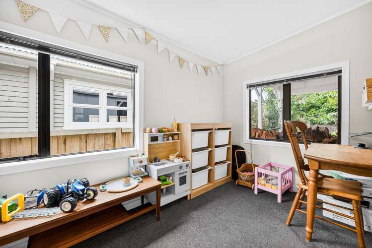 53 Cambridge Road Riverhead_10