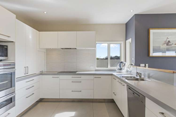 10 Sampson Avenue Waiwhakaiho_9