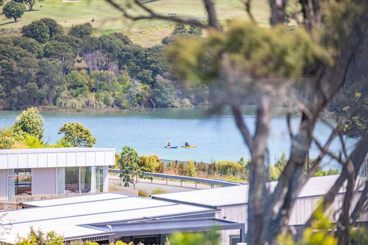 6 Mara Kai Lane Raglan_26