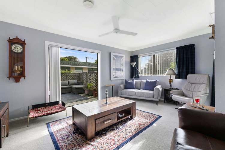 2/14 Burns Street Westown_11